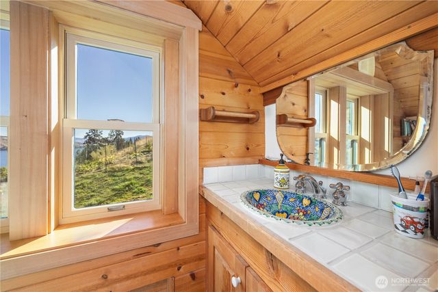 16495 S Lakeshore Road, Chelan, WA 98816