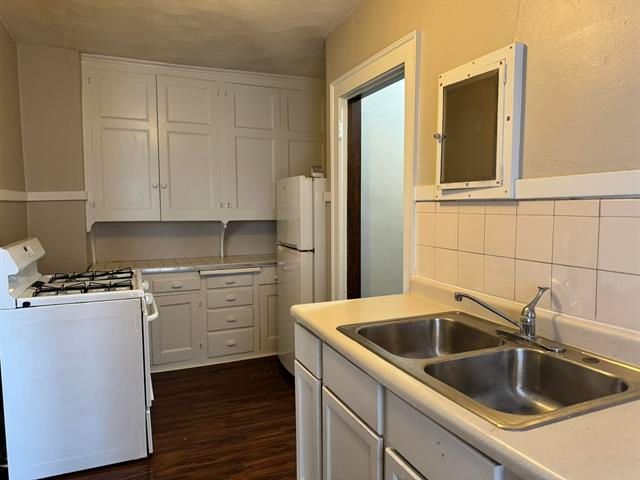 2225 Broadway, Rockford, IL 61104