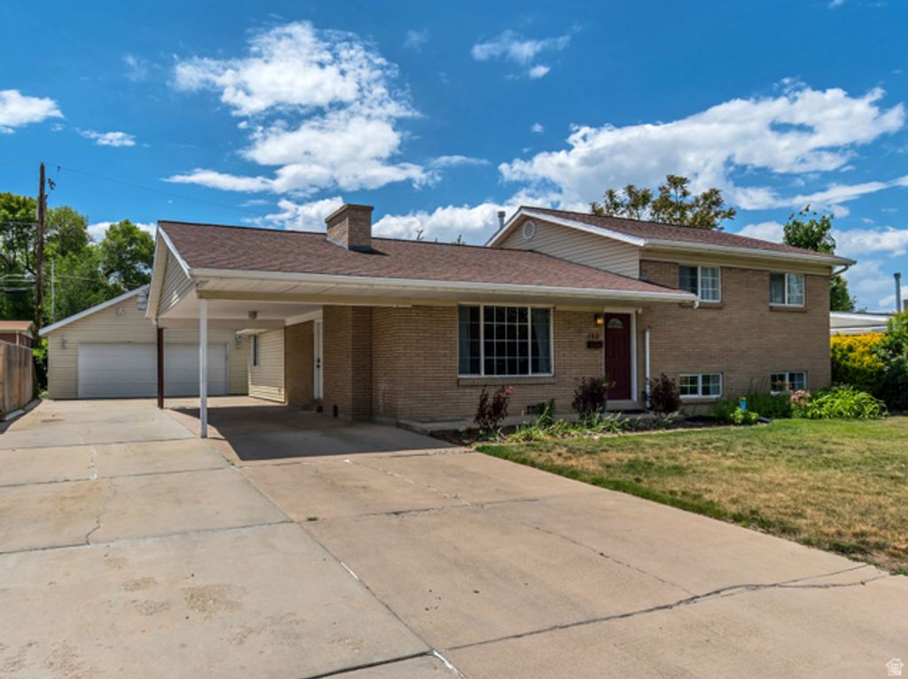 Image 2 of property listing at 388 E 6220 S, Murray, UT 84107