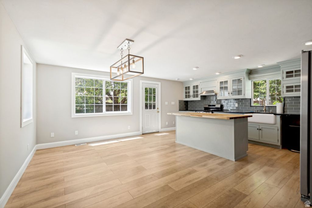 Image 12 of property listing at 388 E 6220 S, Murray, UT 84107