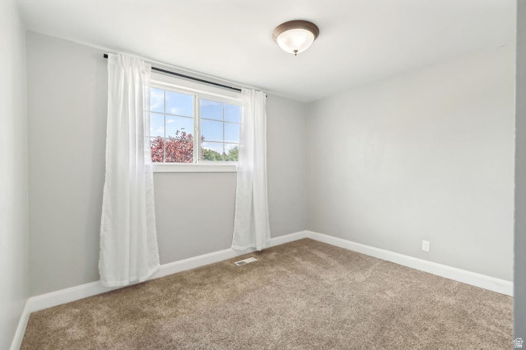 Image 18 of property listing at 388 E 6220 S, Murray, UT 84107