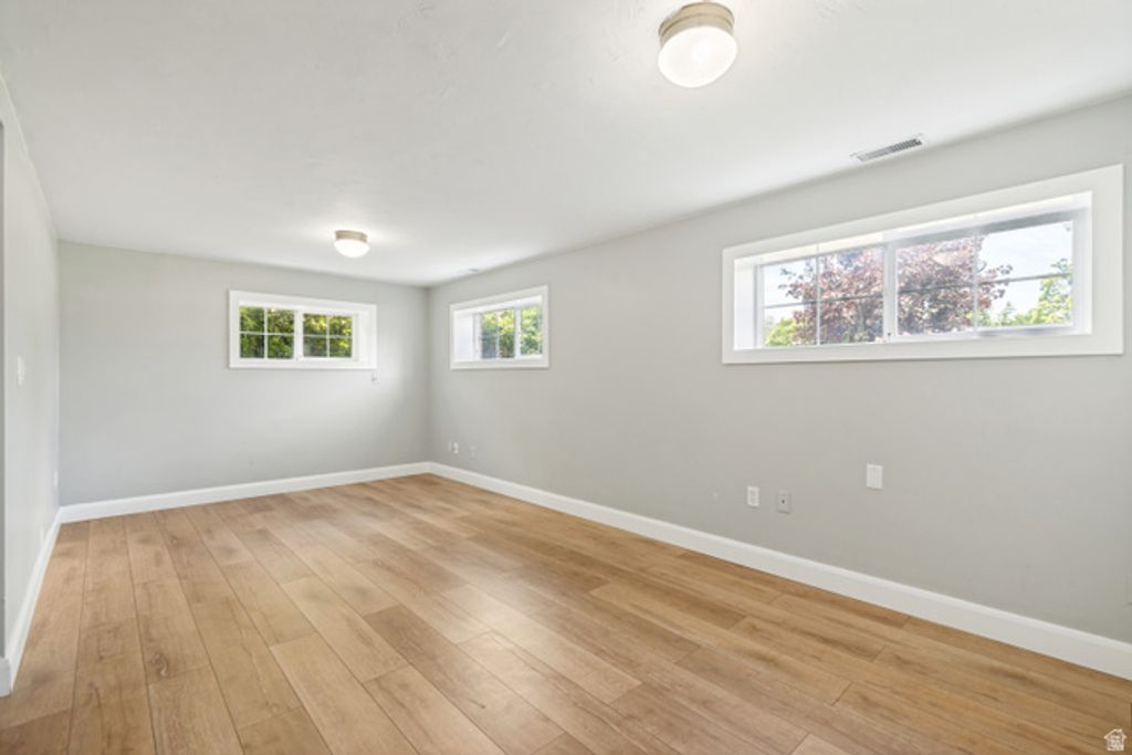 Image 21 of property listing at 388 E 6220 S, Murray, UT 84107