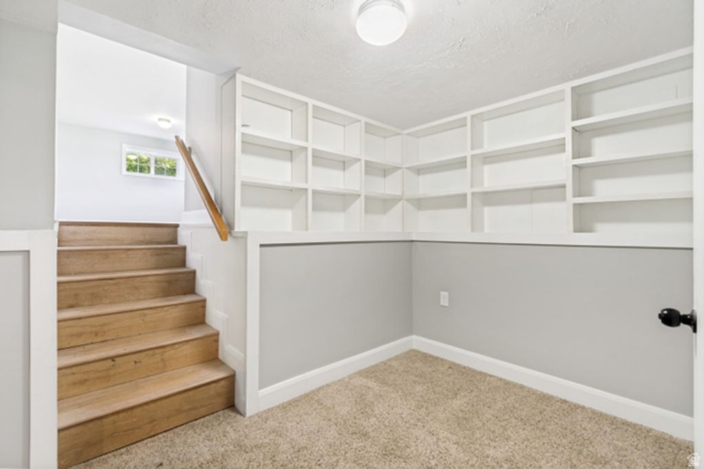 Image 27 of property listing at 388 E 6220 S, Murray, UT 84107