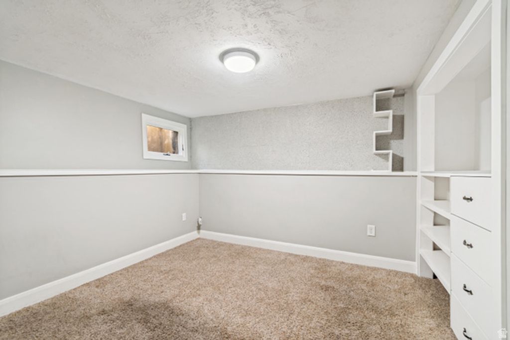 Image 28 of property listing at 388 E 6220 S, Murray, UT 84107