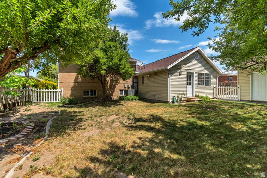 Image 4 of property listing at 388 E 6220 S, Murray, UT 84107