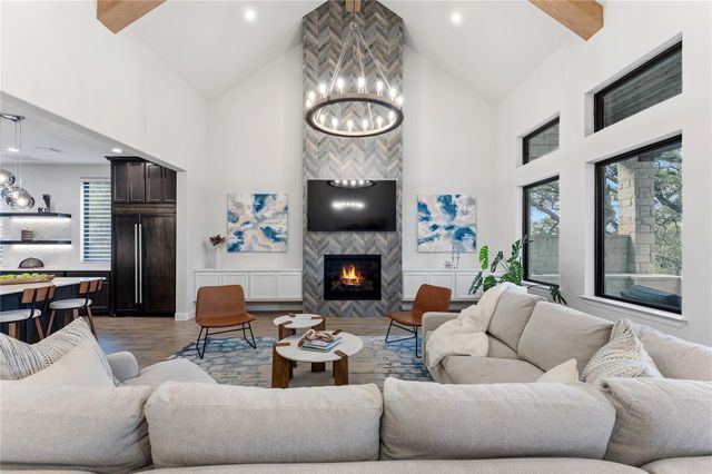 461 Crosswater LN, Dripping Springs, TX 78620