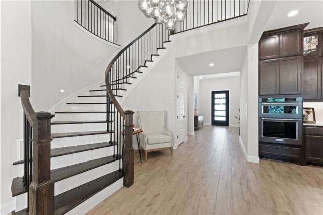 461 Crosswater LN, Dripping Springs, TX 78620