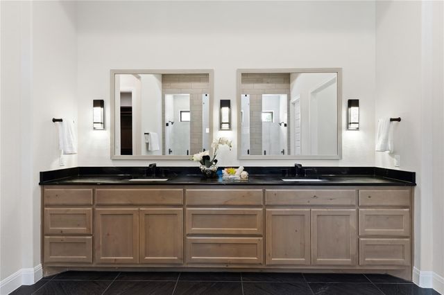 461 Crosswater LN, Dripping Springs, TX 78620