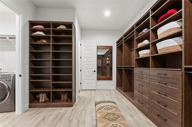 461 Crosswater LN, Dripping Springs, TX 78620