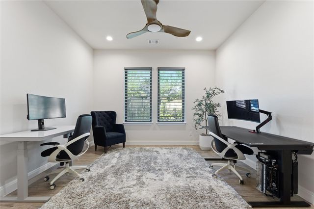 461 Crosswater LN, Dripping Springs, TX 78620