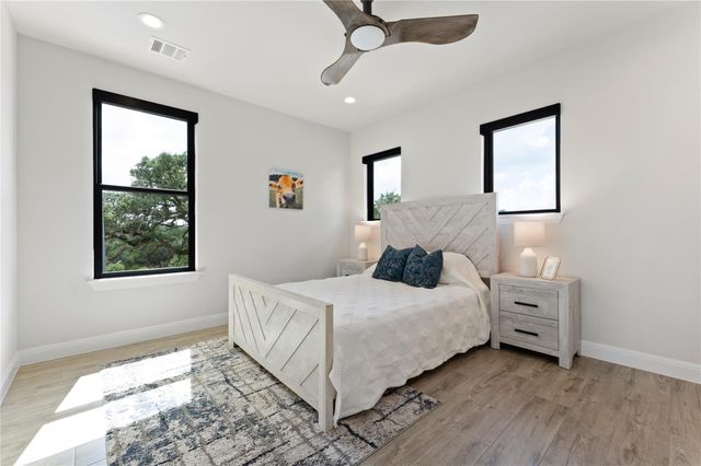 461 Crosswater LN, Dripping Springs, TX 78620