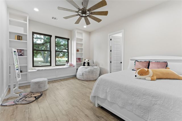 461 Crosswater LN, Dripping Springs, TX 78620