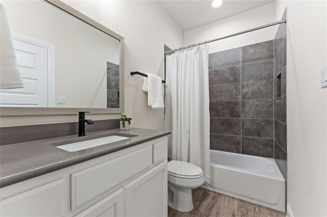 461 Crosswater LN, Dripping Springs, TX 78620