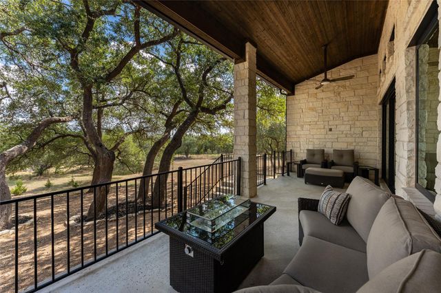 461 Crosswater LN, Dripping Springs, TX 78620