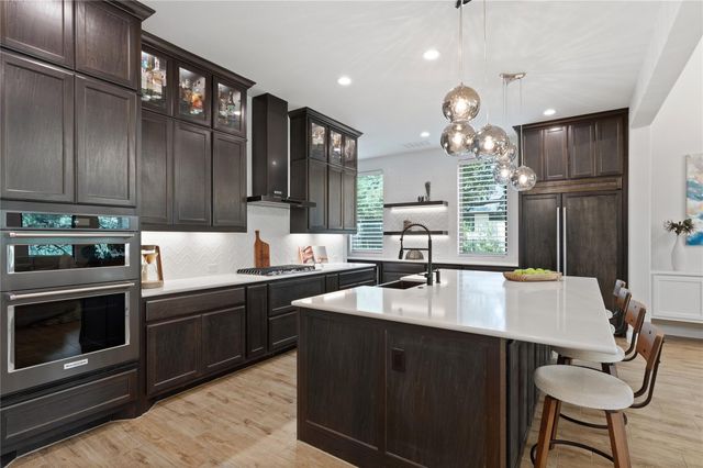 461 Crosswater LN, Dripping Springs, TX 78620