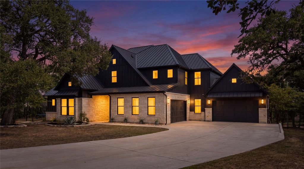461 Crosswater LN, Dripping Springs, TX 78620