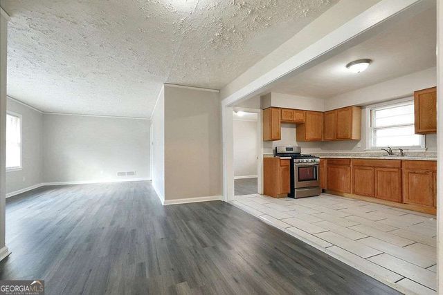 2576 wood valley Drive, East Point, GA 30344