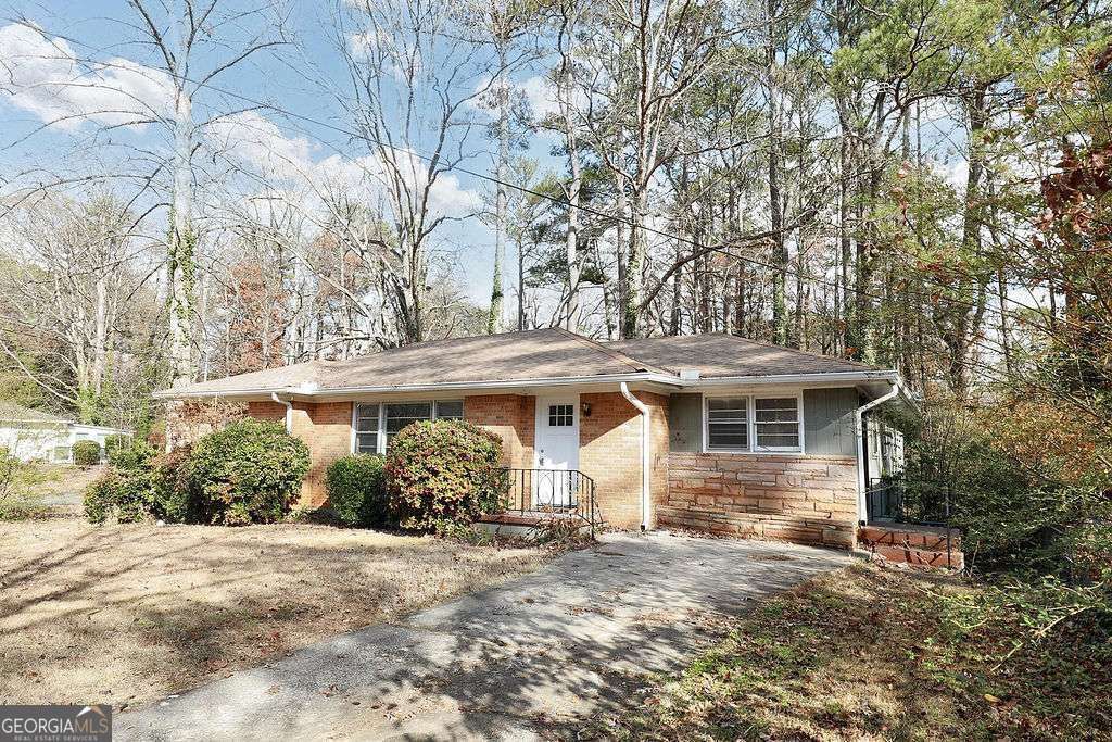 2576 wood valley Drive, East Point, GA 30344
