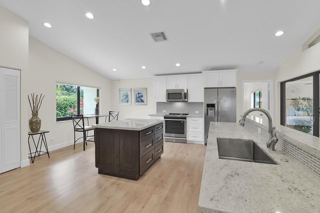 6125 Winding Brook Way, Delray Beach, FL 33484