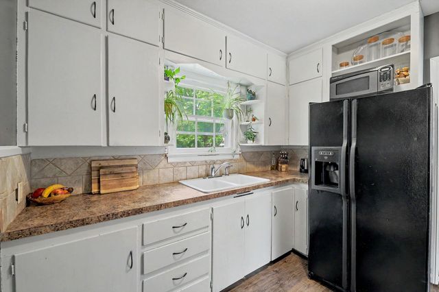 2017 S Pershing St, Wichita, KS 67218