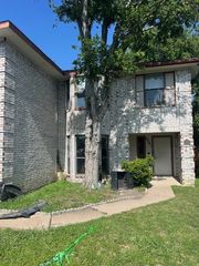 6401 Brownlee Lane, Arlington, TX 76018