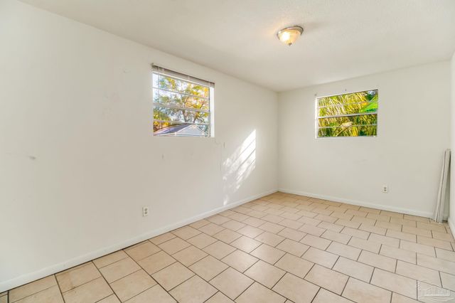 812 N D St, Pensacola, FL 32501