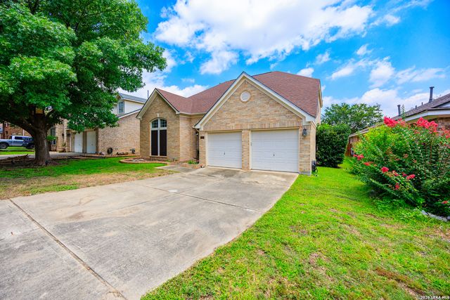 8807 Brae Crest Dr, San Antonio, TX 78249