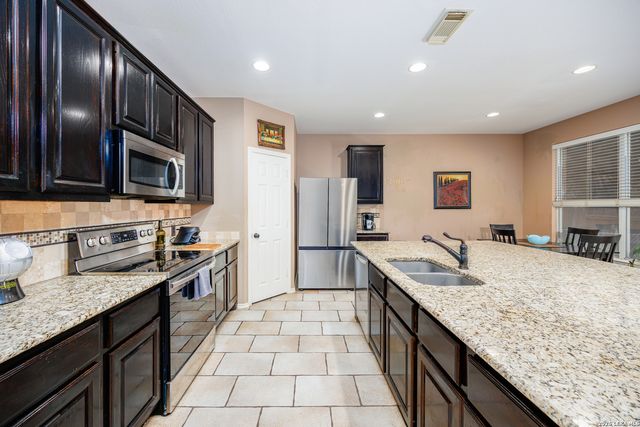 8807 Brae Crest Dr, San Antonio, TX 78249