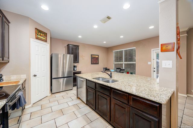8807 Brae Crest Dr, San Antonio, TX 78249