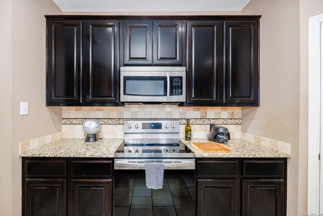8807 Brae Crest Dr, San Antonio, TX 78249