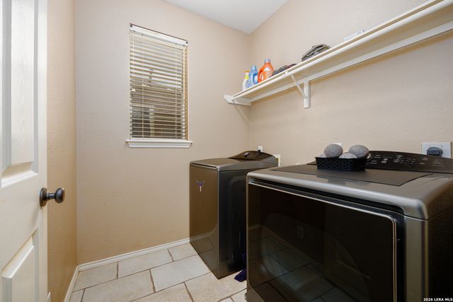 8807 Brae Crest Dr, San Antonio, TX 78249