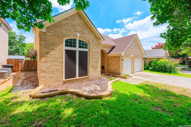 8807 Brae Crest Dr, San Antonio, TX 78249