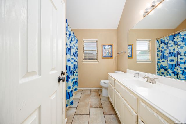 8807 Brae Crest Dr, San Antonio, TX 78249