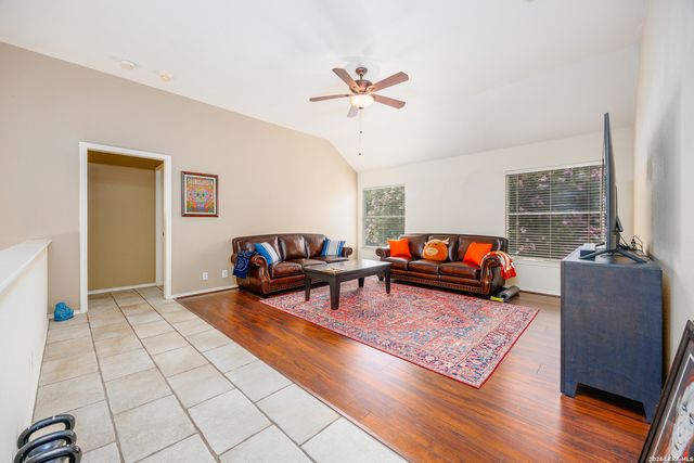8807 Brae Crest Dr, San Antonio, TX 78249