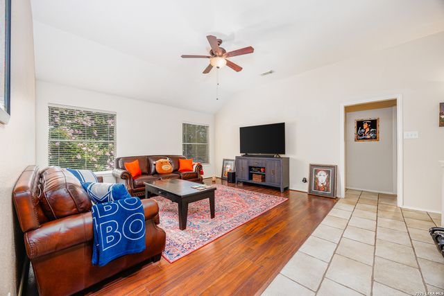 8807 Brae Crest Dr, San Antonio, TX 78249