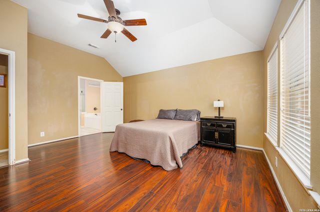 8807 Brae Crest Dr, San Antonio, TX 78249
