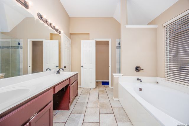 8807 Brae Crest Dr, San Antonio, TX 78249