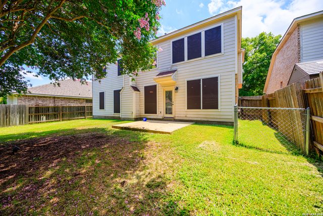 8807 Brae Crest Dr, San Antonio, TX 78249