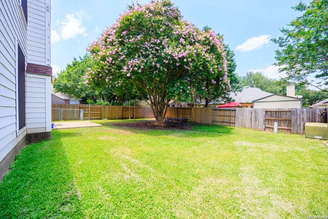 8807 Brae Crest Dr, San Antonio, TX 78249