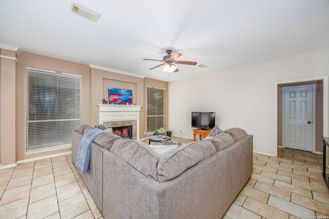 8807 Brae Crest Dr, San Antonio, TX 78249