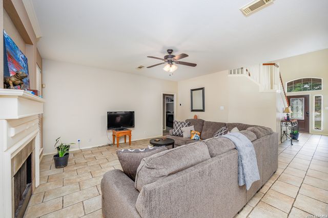 8807 Brae Crest Dr, San Antonio, TX 78249