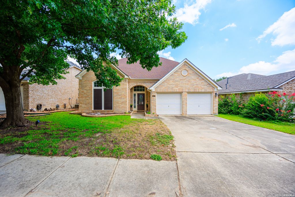 8807 Brae Crest Dr, San Antonio, TX 78249