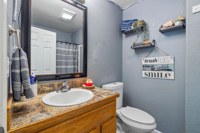 5656 Mickshelly Circle, Klamath Falls, OR 97603