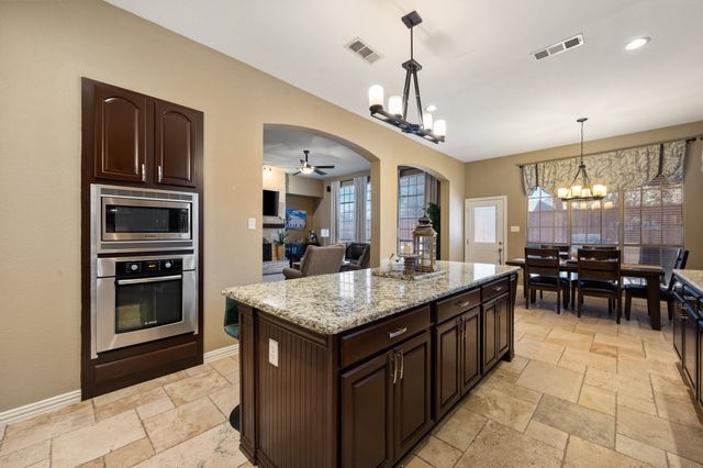 1819 Lakes Edge Boulevard, Mansfield, TX 76063