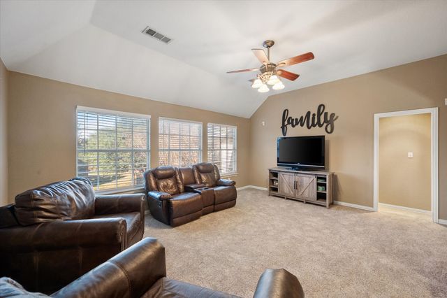 1819 Lakes Edge Boulevard, Mansfield, TX 76063