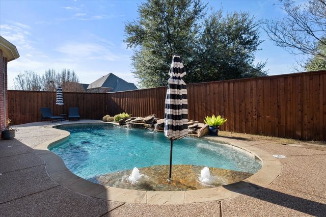 1819 Lakes Edge Boulevard, Mansfield, TX 76063