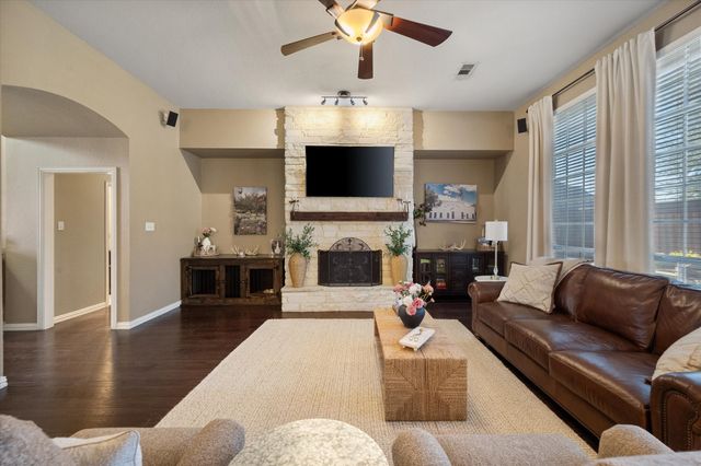 1819 Lakes Edge Boulevard, Mansfield, TX 76063