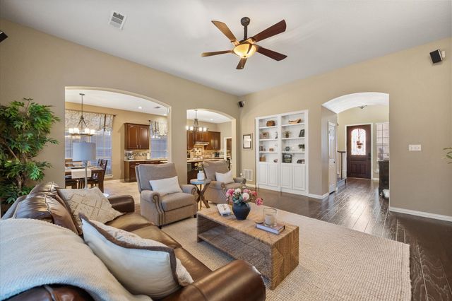 1819 Lakes Edge Boulevard, Mansfield, TX 76063