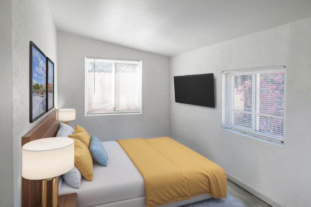 Image 4 of property listing at 4731 E Turner Avenue, Fresno, CA 93702