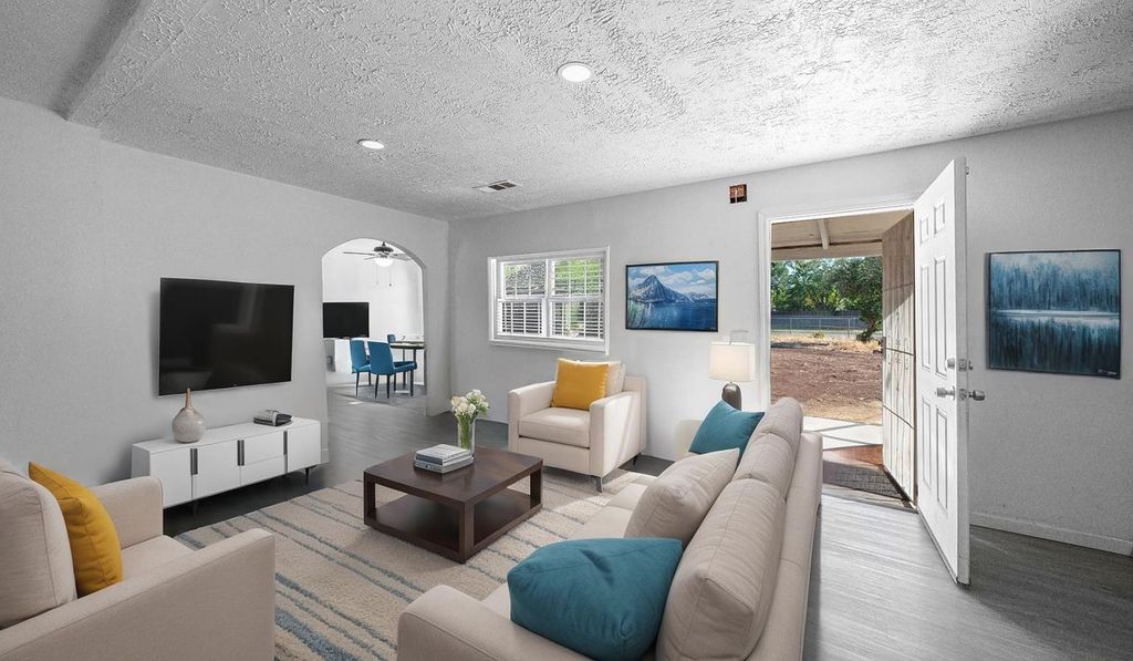 Image 7 of property listing at 4731 E Turner Avenue, Fresno, CA 93702